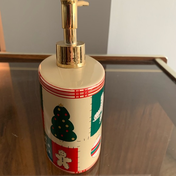Christmas Soap Dispenser - Picture 3 of 3